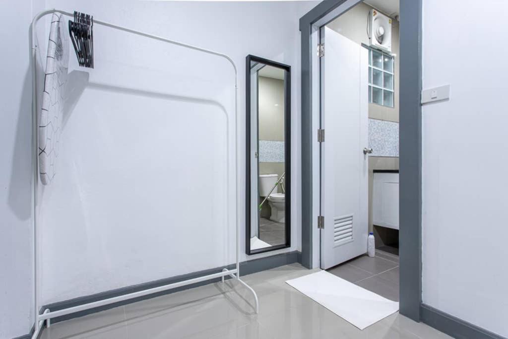 P1 Silom Pan Large Room Full Kitchen Wifi 4-6Pax Bangkok Luaran gambar