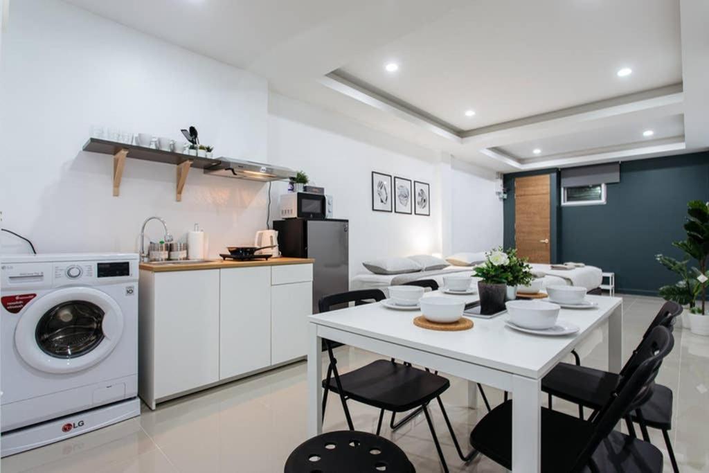 P1 Silom Pan Large Room Full Kitchen Wifi 4-6Pax Bangkok Luaran gambar