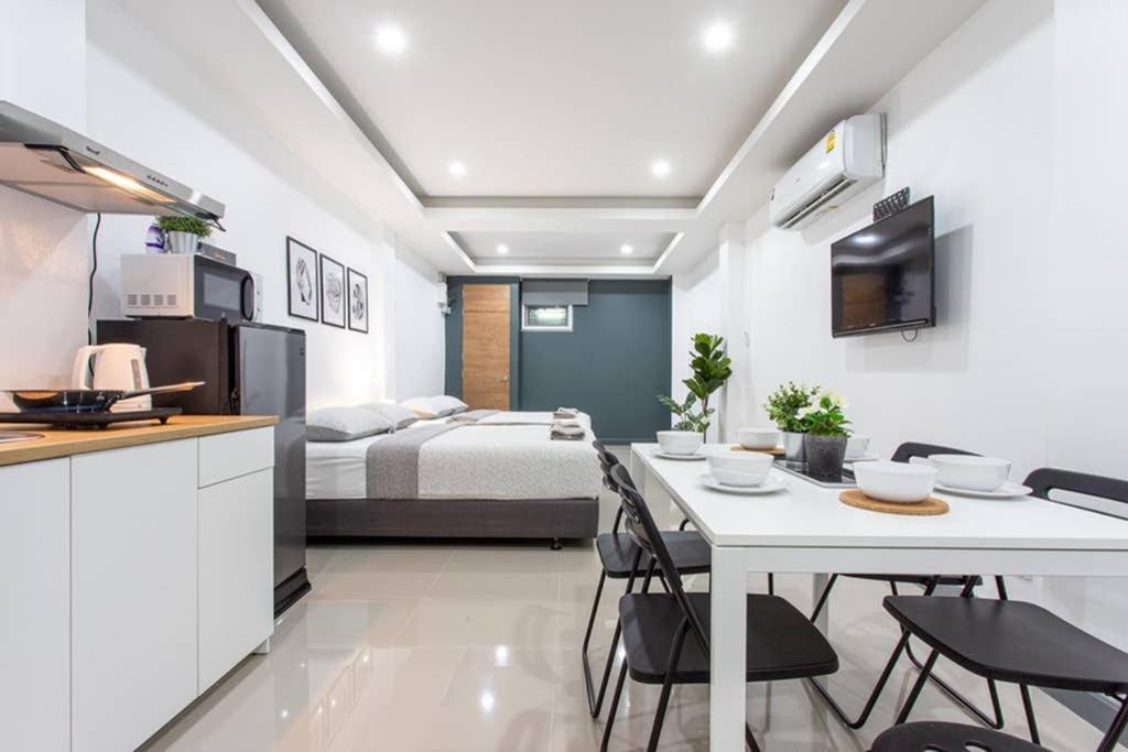 P1 Silom Pan Large Room Full Kitchen Wifi 4-6Pax Bangkok Luaran gambar